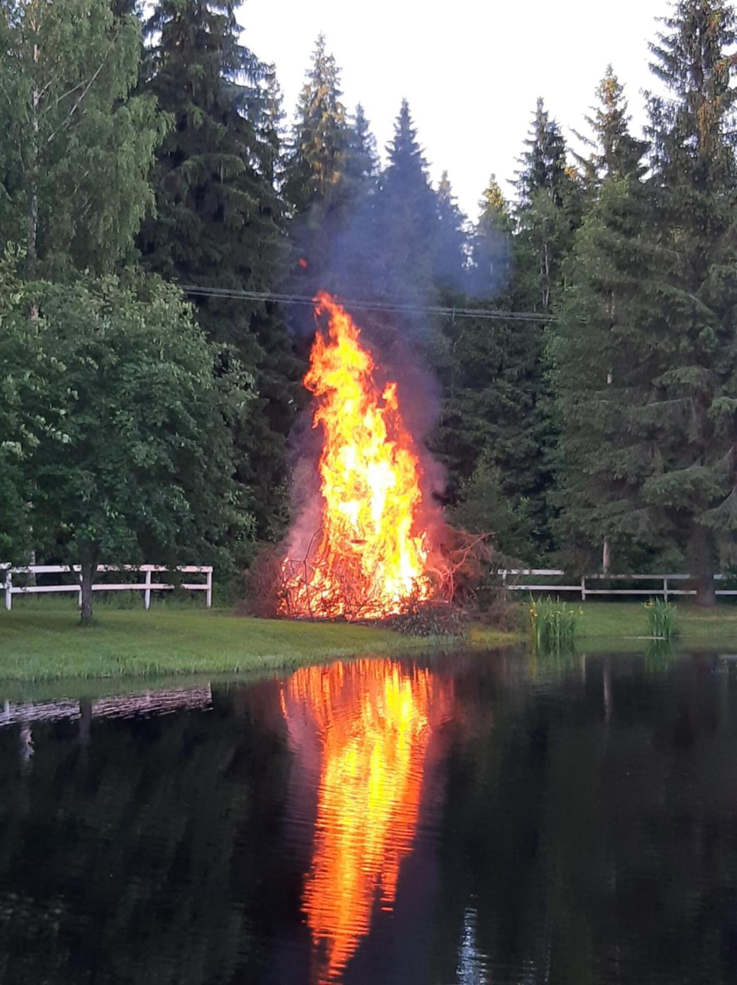 Huhtaniemen Moekkikylae Hotell Veteli Exteriör bild